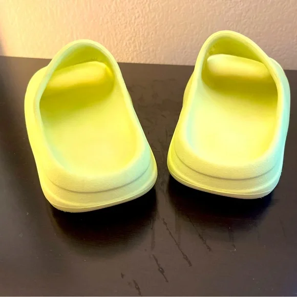 SOLD ‼️ Adidas Yeezy Slides Light Neon Green - Picture 4 of 7